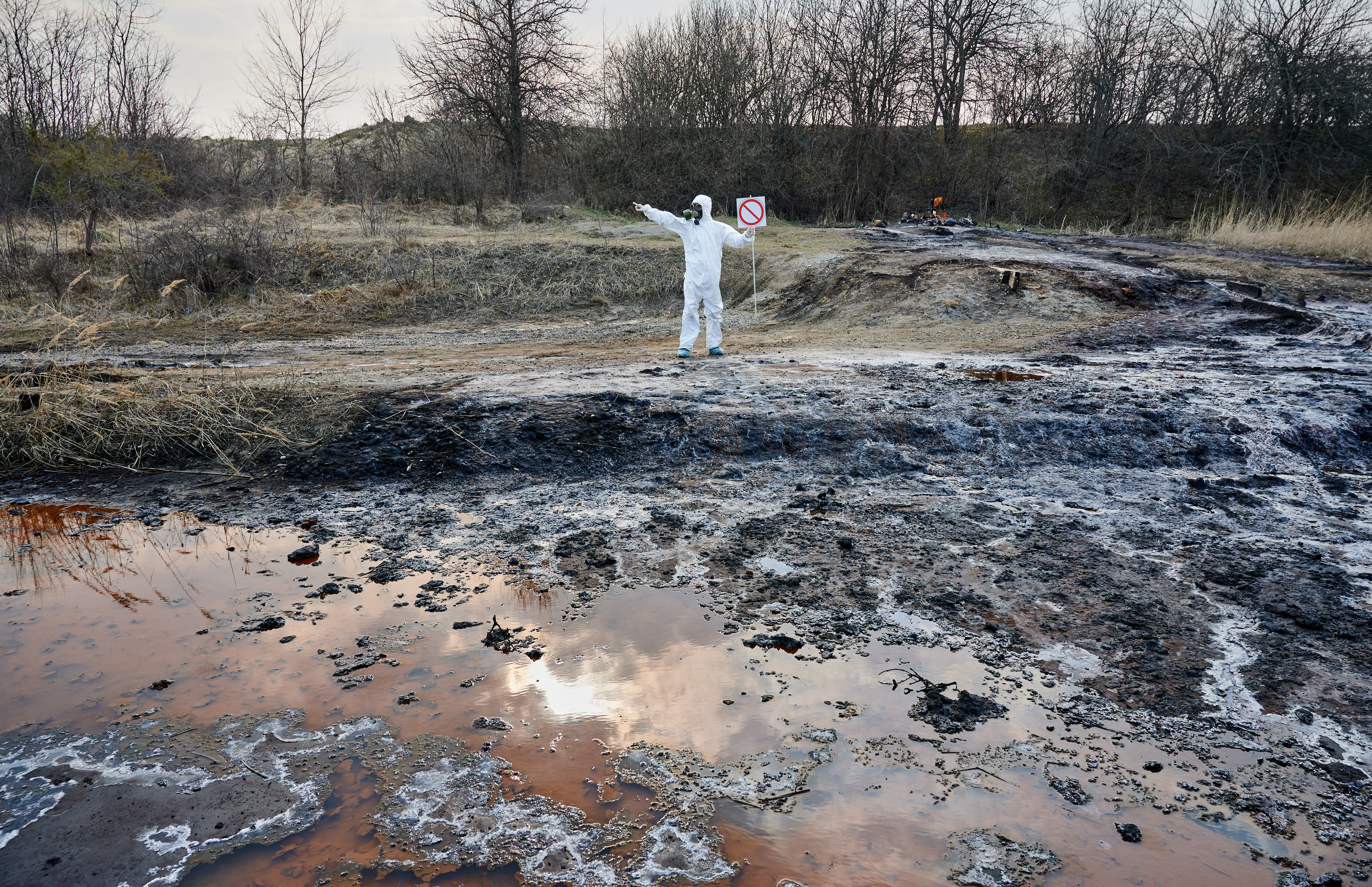 scientist-exploring-territory-emission-area-polluted-water-man-protective-suit (1)