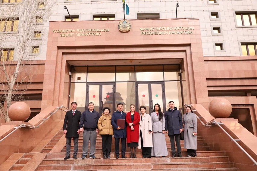 Тарихи сәт! Партияны тіркеуге өтініш пен тиісті құжаттарды Қазақстан Республикасының Әділет мини